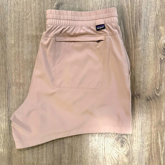 PATAGONIA High Rise Fleetwith Shorts in Color Stingray Mauve Size Large - Picture 6 of 11